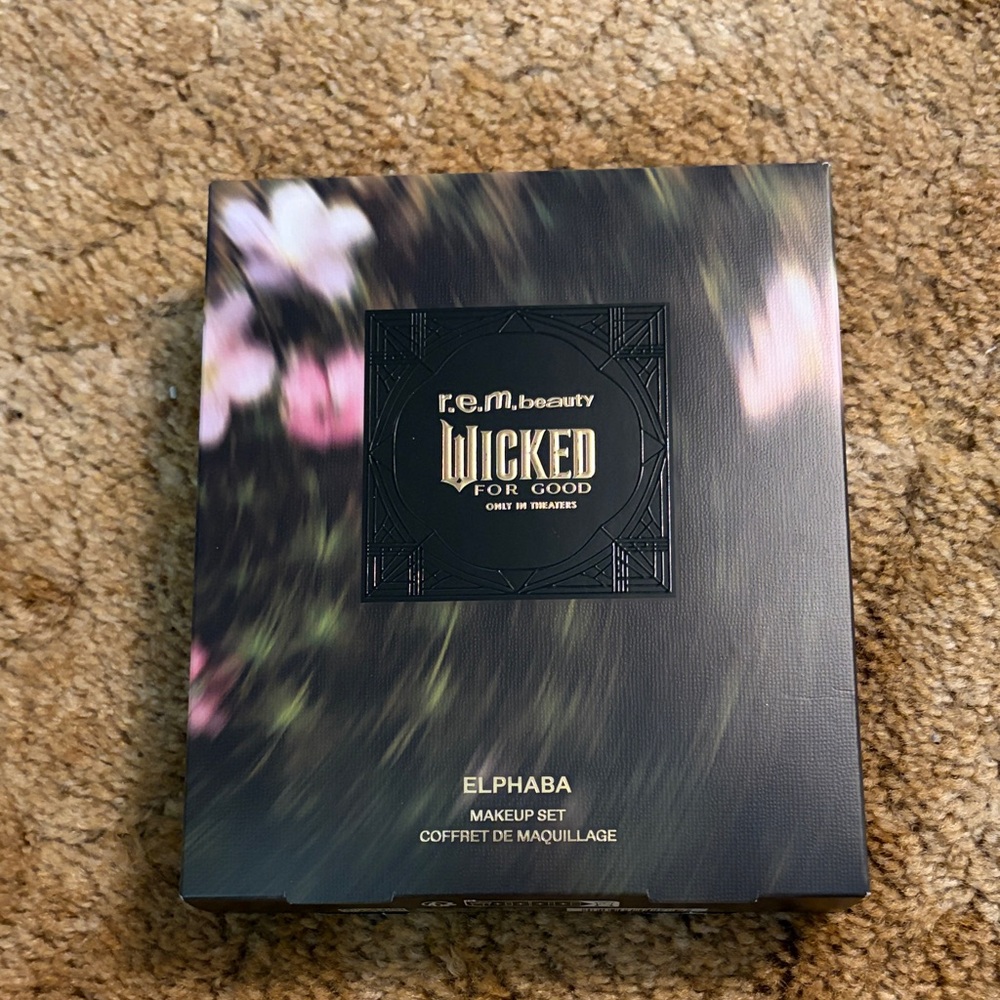 r.e.m. beauty Wicked for Good Elphaba Makeup Set